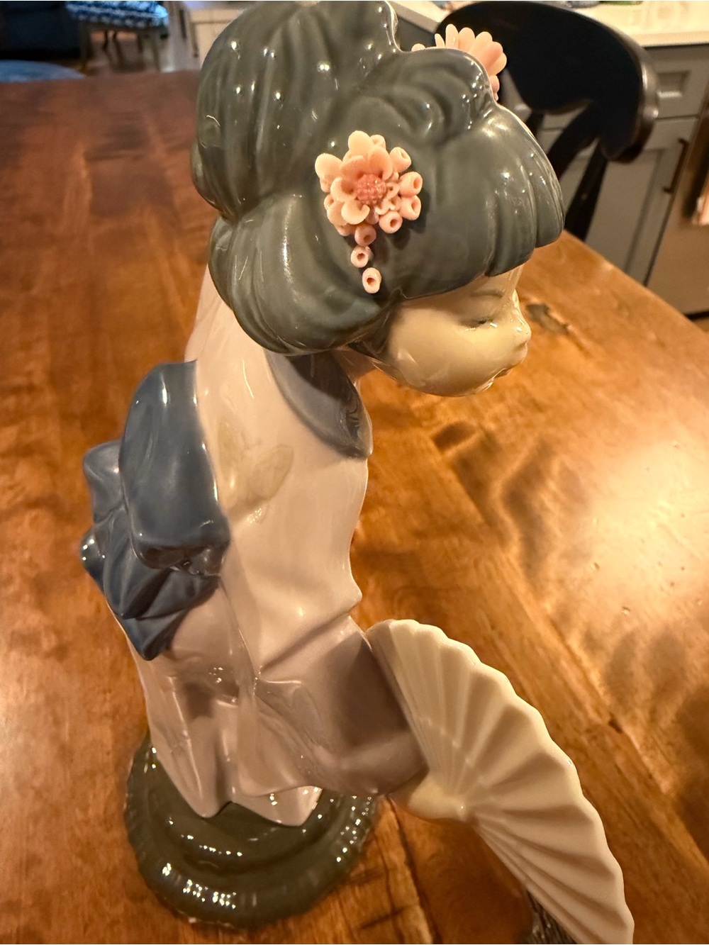Lladro Porcelain Geisha Figurine in Lavender, Gray, decorative butterfly kimono - Picture 3 of 5